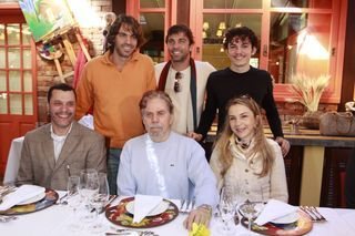 Reginaldo Faria, entre amigos e a família, é homenageado em Gramado