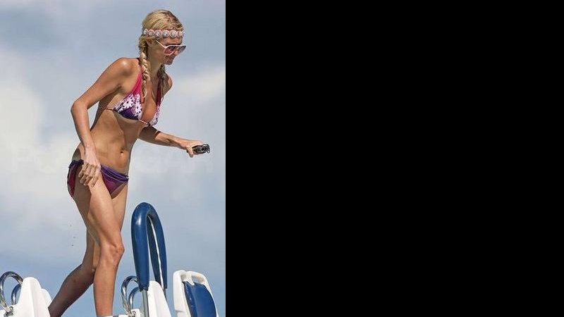 A socialite Paris Hilton curte viagem em Bora Bora - Reprodução