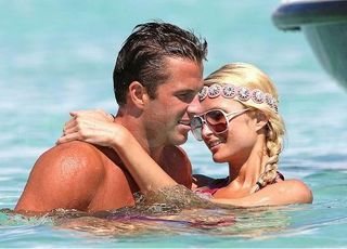 O casal Paris Hilton e Doug Reinhardt curtem viagem romântica em Bora Bora - Reprodução