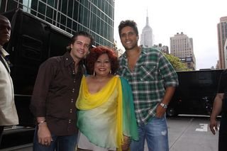 Alcione posa com a dupla Victor & Leo em Nova York - Bruno Barriguelli/B.A.R