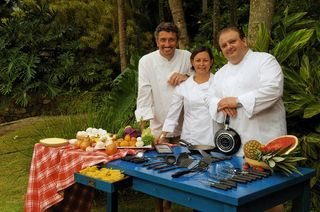 <B>Emmanuel Bassoleil, Carla Pernambuco e Erick Jacquin com a coleção <I>Utensílios do Chef e Seus Convidados</I>. - MARTIN GURFEIN E RENATO VELASCO