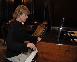 Deborah Colker toca piano no Castelo de CARAS - Jaime Bórquez