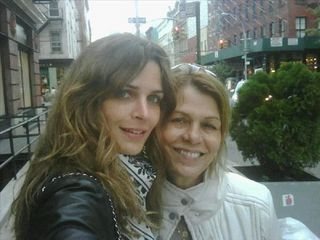 Fernanda Motta passeia com a mãe em Nova York - Reprodução