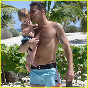 Ricky Martin e Matteo - Reprodução / Just Jared