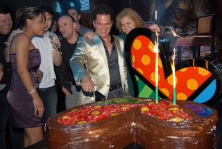 Romero Britto celebra 46 anos - Celso Akin / AgNews