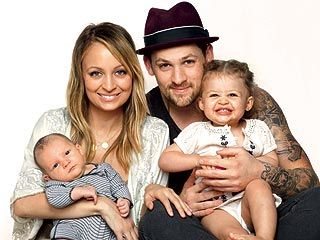 Nicole Richie com a família - Reprodução / People