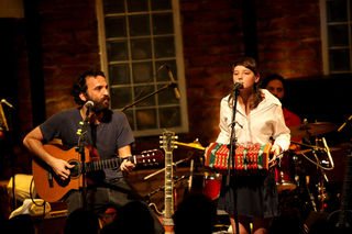 Mallu Magalhães e Marcelo Camelo no palco da festa de 3 anos da Revista Rolling Stone - Bruno Barriguelli/B.A.R