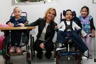 Eliana visita crianças da AACD - Divulgação