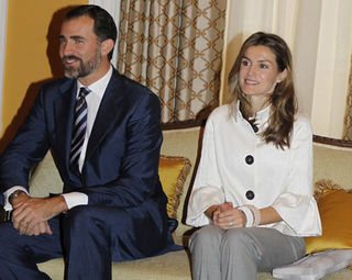 Príncipes de Astúrias, Felipe de Bórbon e Letizia, fazem primeira visita oficial à Índia - Reprodução / Hola