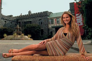 Em Tarrytown, NY, a 40 minutos de Manhattan, a loira relembra a infância simples na fazenda, o trabalho na lavoura ao lado dos pais e fala do desejo de ser mãe. - CADU PILOTTO