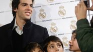 Kaká distribui presentes em campanha de Natal em Madrid - Reuters