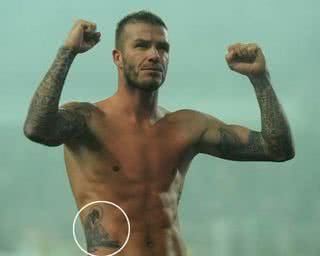 David Beckham faz nova tatuagem - Reprodução / Hola