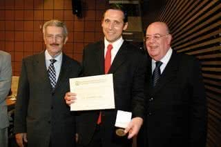 Na Assembléia Legislativa de São Paulo, acompanhado pelo senador Romeu Tuma, o deputado estadual Fernando Capez recebe Medalha do Mérito dos 60 anos da Associação dos Delegados de Polícia do Estado de São Paulo, entidade representada por seu presidente, - ADEMIR RODRIGUES, ANTONIO SALANI, DIEGO MAKI CASTRO, LORENZO FABRI E LUIGI VIEIRA