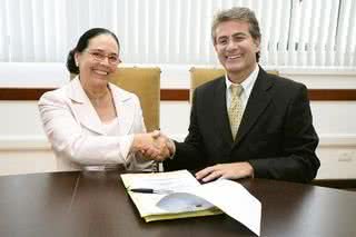 Monica Serra recebe doação para o Fundo de Solidariedade e Des. Social e Cultural de SP, de Geraldo França, da Sodexo, no Palácio dos Bandeirantes, em SP. - BETE FERREIRA, DAVID BRAZIL, MARCOS RIBAS, ROBERTO FILHO E THAIS BRANDÃO