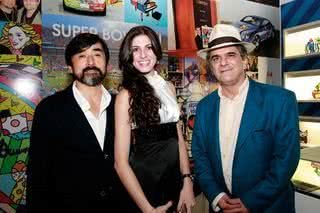 O empresário Kazuhiko Tamura, Renata Machado e o artista plástico Antonio Peticov participam de festa que saúda 2010 na Galeria Romero Britto, nos Jardins, em São Paulo. - FERNANDA MOGRABI SUSSKIND E KATIA CAMPOS