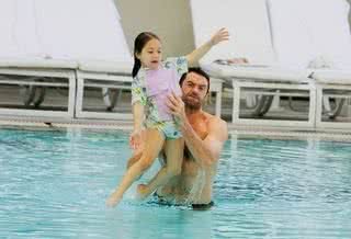 Hugh Jackman e Ava - Felipe Assunção/Ag. News