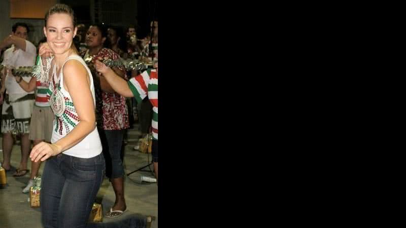 Rainha de bateria da Grande Rio, a atriz Paola Oliveira antecipa a animação do desfile durante ensaio na quadra da escola, em Duque de Caxias, no Rio de Janeiro. - ALESSANDRA GERZOSCHKOWITZ, ANDRÉ VICENTE, FRED PONTES, KIKO COELHO, MARIANA NOGUEIRA E RENE MARTINS