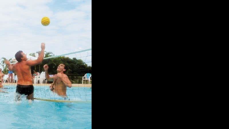 Giba e Richa: disputa na piscina - Jader da Rocha / Ravi Studio Fotográfico