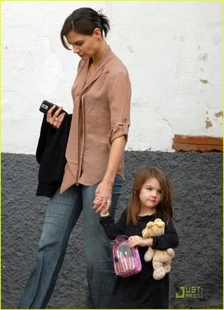 Katie Holmes e Suri Cruise - Reprodução / Just Jared