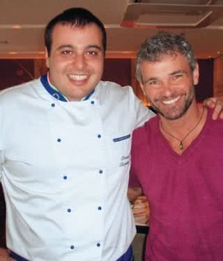 O chef Christian Burjakian recebe o ator Mateus Carrieri no Limonn, em São Paulo. - ANDRÉ VICENTE, JC GONÇALVES, MAÍLA MORTONI, MARINA DEIENO, RAFAEL SÉRIO E ROBERTA YOSHIDA