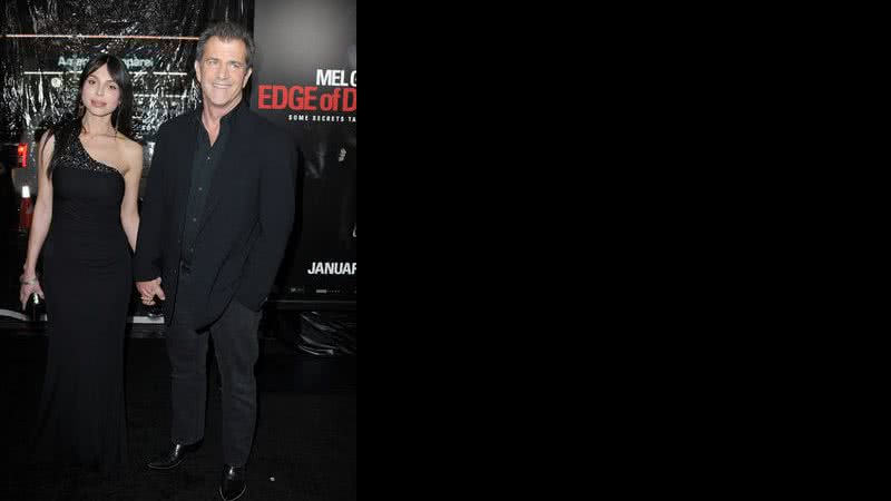 Mel Gibson com a namorada Oksana Grigorieva - Getty Images