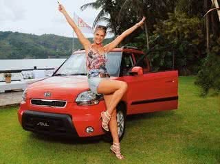 Ana Hickmann comemora seu Kia Soul. - MARIANA VIANNA/A7 FOTO GRAFIA E IMAGEM E RENATO VELASCO/RENATO M. VELASCO COM E FOTOG.