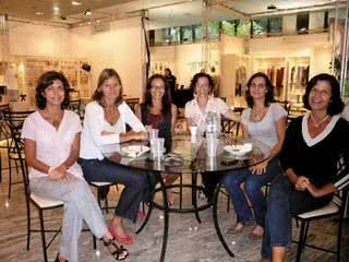 As organizadoras Stella Reis Ventura, Daniela Cecchini, Debora Gelman, sua irmã Mary, e Elaine Landulfo, ao lado de Irene, irmã de Stella, abrem a 13ª Mostra/ Acessórios na Fecomércio, SP. - ESTEVAM NORIO ITO, FRED PONTES, JAMES DONOHUE, LILICA MATTOS E LUIS SPINOLA