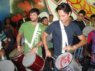 Marcelo Serrado e Rodrigo Santoro no ensaio da União da Ilha - Divulgação