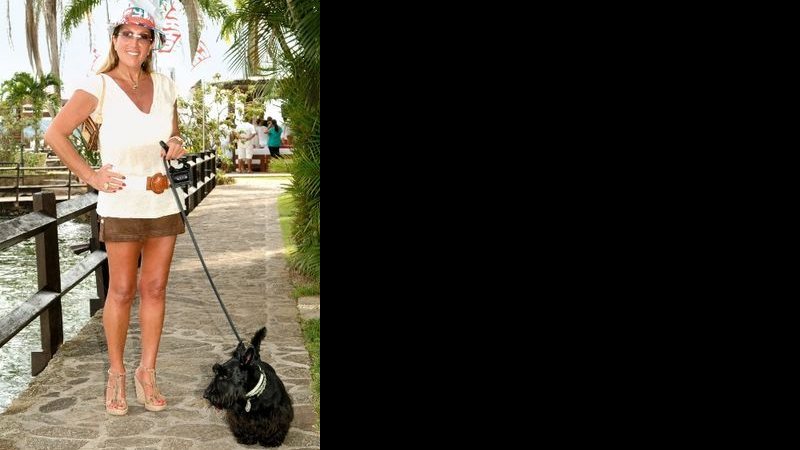 A empresária passeia com sua scottish terrier, Nega. - IVAN FARIA