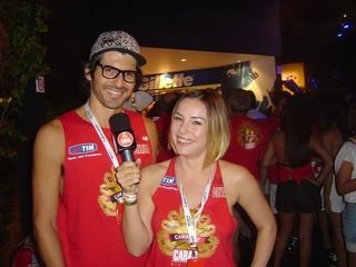 Thiago Antunes e Regiane Alves no Camarote CARAS Rio 2010 - caras.com.br