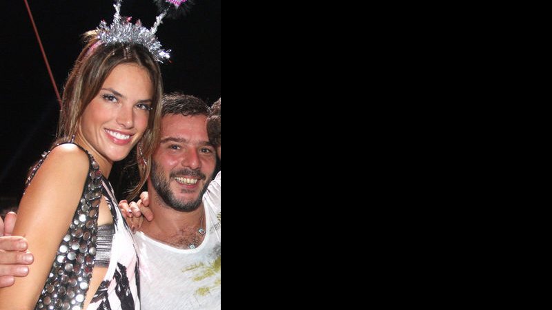 Alessandra Ambrósio e Roberto Scafuro - Marco Dutra