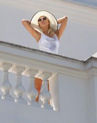 Paris Hilton na sacada do hotel Copacabana Palace - Felipe Assumpção/AgNews