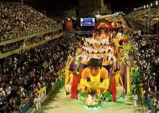 O carro abre-alas A Mistura das Raças e as Cores da Vida ... - CAROL FEICHAS/4COM FOTOGRAFIA, HÉLIO MOTTA/MOTTA PROD. ARTÍSTICA E MARKETING, GEORGE MAGARAIA/IMAGENS MAGASAC, MILTON RICARDO E ORESTES LOCATEL