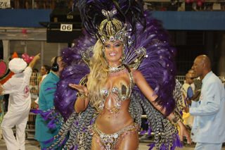 Ellen Roche, o destaque da Rosas de Ouro, campeã do carnaval paulista em 2010 - Orlando Oliveira/AgNews