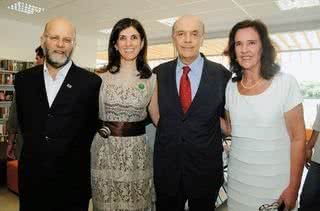 Na inauguração da Biblioteca de SP, no Parque da Juventude, João Sayad, secretário de Estado da Cultura de SP, e o governador José Serra são recebidos por Adriana Ferrari e Magda Montenegro, ambas do empreendimento cultural. - ANDRÉ VICENTE, BRANCA TUNCHEL, GUSTAVO IPOLOTO, MARCELO DUTRA, MÁRCIA ALVES E ROBERTO VALVERDE