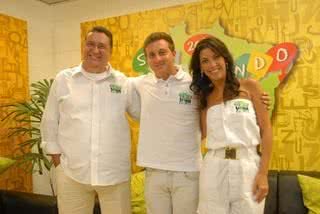 Luciano Huck, professor Sérgio Nogueira e da escritora Thalita Rebouças - AgNews