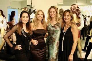 Cecilia Bourdon, dona da Fruit de La Passion, recebe a apresentadora Adriana Colin e a designer Noelize Cury,da Biju de Corpo, no lançamento do inverno da marca, no showroom em São Paulo. - CAROLINE DANTAS, DOMINGOS ANTUNES, EUGENIO LUCENA, FERNANDO GODOY, MÁRCIA STIVAL, ONILTON OLIVEIRA, OVADIA SAADIA E VANESSA URATA