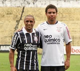 Roberto Carlos e Ronaldo - ALEX VALDARNINI, BENNETT RAGLIN, DOMINGOS ANTUNES, DOUGLAS MATSUNAGA, LEANDRO MORAES E PAULO VIEIRA