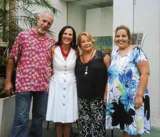 Em SP, o artista plástico J.A. recebe Fátima Turci em mostra na galeria de Mali Villas-Bôas, ao lado de Rose de Paulo, coordenadora. - ANDRÉ VICENTE, FOTO STUDIO EQUIPE, GABRIELA LEME, LÍVIA CLOZEL, RODRIGO ZORZI, SILAS FONSECA