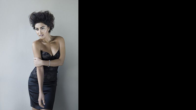 Juliana Paes mostra fotos de ensaio para seu site - Reprodução / Juliana Paes