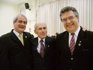 Jorge Roberto Corrêa Zantut, pres. eleito do Rotary Club de SP, e os associados Jaime José de Araújo e Márcio Arroyo prestigiam evento da entidade no Salão Nobre do Colégio Rio Branco, em SP. - CARLOS PEREIRA, DANIELA NOGUEIRA, DULCINÉIA ROMERO PACHECO, FABIO MEDEIROS, GISELE FRANÇA, LILICA MATTOS E THABATA MARTIN