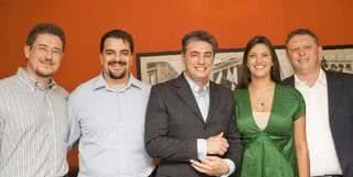 Israel Ourique, Amaro Dornelles, Rogerio D'avila, Viviane Borges e Alberto Porto Alegre, da importadora Ravin, lançam catálogo no restaurante Rosmarino, SP. - ANDRÉ VICENTE, CAROLINE DANTAS, CRIS D'AVILLA, MONICA PEGADO, PRISCILA PRADE, RENATA GARGANO, RICARDO RIBES E VIVIANE SPACO