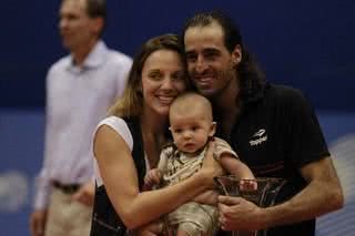 Fernando Meligeni com a mulher, Carol Hubner, e o filho Gael - Fred Pontes/Divulgação