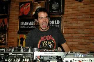 Bruno Mazzeo ataca de DJ - IVAN FARIA