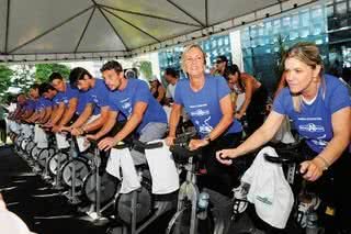 Na fila de Helô nas bikes, mostram destreza: Ângelo, Pasquim, o personal trainer Edy Rosa, Regiane e Fábio, Gustavo, Miro, Flávio e Juliano. - Mantovani Fernandes