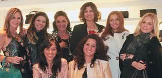 Na frente, Roberta Saad Assumpção, estilista da Saad, e sua irmã Luciana Saad, dir. comercial, recebem Gigi Monteiro, Gisele Fraga, Betty Szafir, Jacqueline Dalabona, Monica Carvalho e Luciana Vendramini no lançamento da coleção Jardim Secreto da grife, - ALISSON LOUBACK, DANILO MÁXIMO, FERNANDO HIRO, MARCOS FINOTTI, MARCOS RIBAS, MURILO TINOCO, NYRA LANG, RODRIGO MARQUES, TINHU GOMES E VICTOR FERNANDES