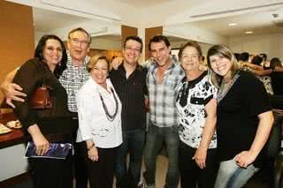 Em SP, Cristiane Pâmio e o casal Paulo Goulart e Nicette Bruno, idealizadores do projeto, comemoram seis anos de trabalho com os atores Marco Antônio Pâmio, Paulo Goulart Filho, Leda Pâmio, mãe de Marco e Cristiane, e a atriz Vanessa Goulart, neta do - DANILO MÁXIMO, ESTELLE GAUTIER, FABIO LAUB, FERNANDA PARADIZO, FERNANDO HIRO, , MARCOS FERNANDES, MARINA DEIENO, NYRA LANG E VERA DONATO