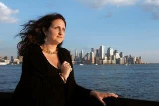 Sonia Yael e o skyline de Nova York como moldura. - ANTONIO RIBEIRO