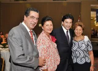 Etejane Hepner Coin, pres. da Wizo SP, confraterniza com Claudio Lottenberg, pres. do Hospital Albert Einstein, na homenagem feita por sua empresa a Dora Silvia Cunha Bueno, com o irmão Henrique Cunha Bueno, no Buffet França. - ANA CAROLINA LOPES, BRANCA TUNCHEL, EMERSON DE SOUZA, EUGÊNIO LUCENA, NATHALIE ANHAIA, PATRICIA DE FREITAS, PETRONIO CINQUE, TEXAS MISSION E VIVI VIEIRA