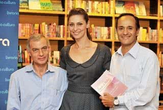 Alexandre Faisal e Rubens Marcelo Volich lançam Segredos de Mulher - Diálogos entre um Ginecologista e um Psicanalista, com prefácio de Maria Fernanda Cândido, na Livraria Cultura do Conjunto Nacional, em SP. - CRISTINE CARTACHO, FABIANA SOUZA, IVAN FARIA, LU PREZIA, MARINA MALHEIROS E RODRIGO ZORZI